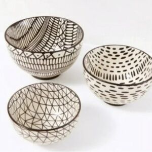 Short Stories Black and White Nesting Bowls